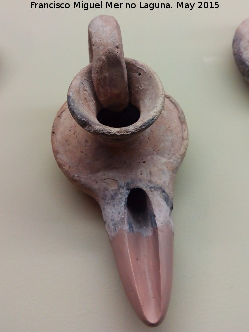 Oppidum Puente Tablas - Oppidum Puente Tablas. Candil islámico. Museo Provincial de Jaén