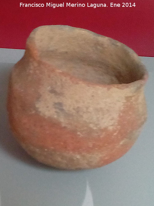 Cerro de la Peña del Hierro - Cerro de la Peña del Hierro. Cuenco carenado. Edad del Bronce. Museo arqueológico de Vélez-Málaga
