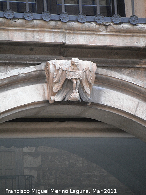 Palacio de los Vélez - Palacio de los Vélez. Ángel con la inscripción 1630