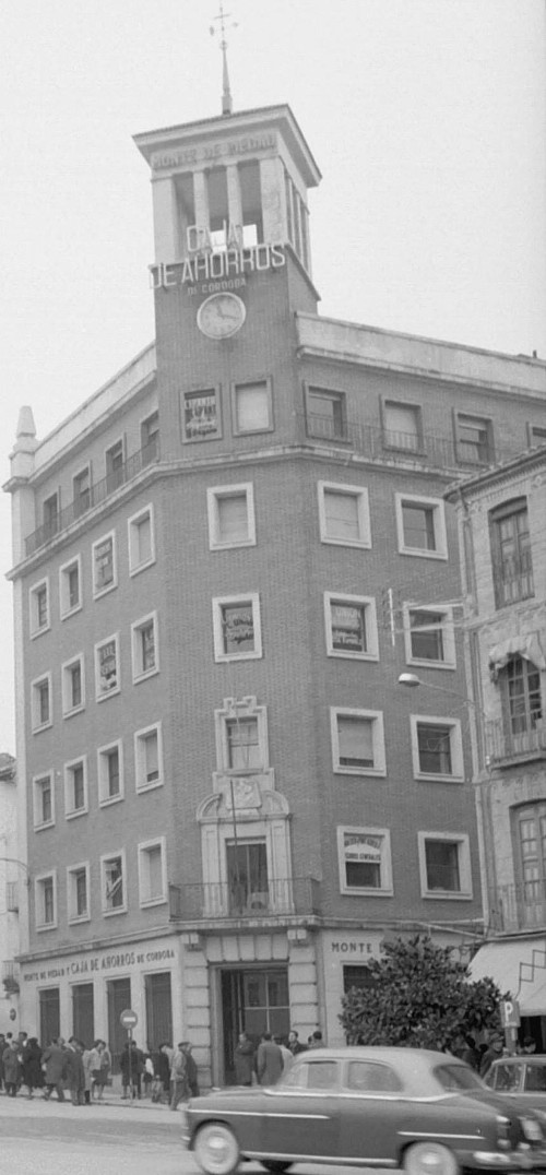 Edificio de la Caja de Ahorros de Córdoba - Edificio de la Caja de Ahorros de Córdoba. Foto antigua