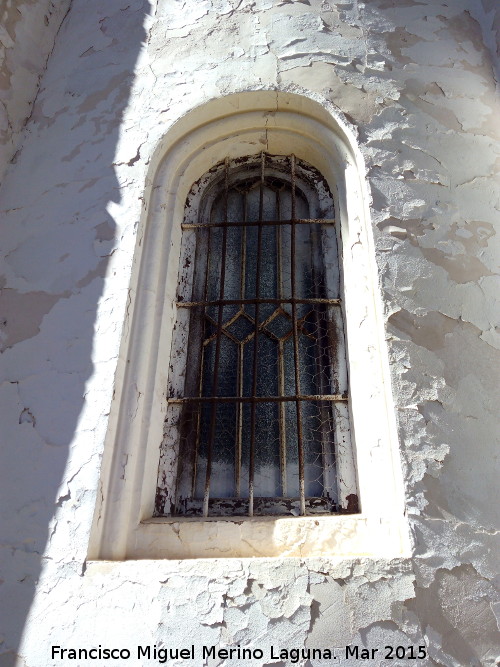 Iglesia de Mata Bejid - Iglesia de Mata Bejid. Ventana lateral del ábside