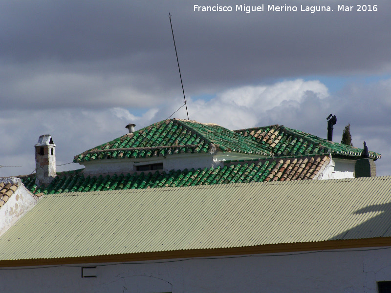 Casería Vega de la Reina - Casería Vega de la Reina. Tejas vidriadas verdes