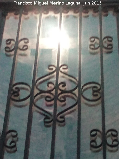 Hornacina del Cristo del Perdón - Hornacina del Cristo del Perdón. Cruz con faldilla