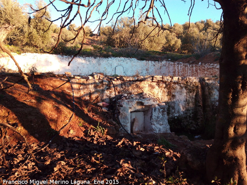 Alberca de Las Alminillas - Alberca de Las Alminillas. Fuente y caseta de desagüe