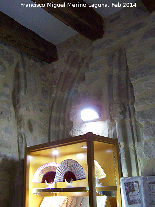 Colegiata de Santa María de los Reales Alcázares. Interior - Colegiata de Santa María de los Reales Alcázares. Interior. Arcos embutidos de las diferentes reformas.