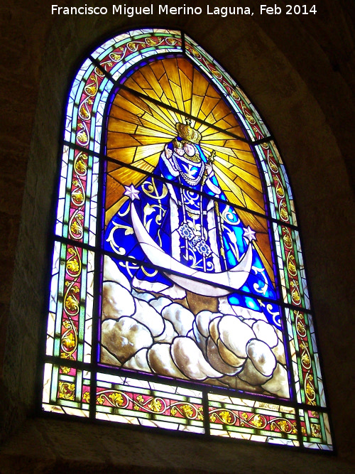 Colegiata de Santa María de los Reales Alcázares. Capilla de la Virgen de Guadalupe - Colegiata de Santa María de los Reales Alcázares. Capilla de la Virgen de Guadalupe. Vidriera de la Virgen de Guadalupe