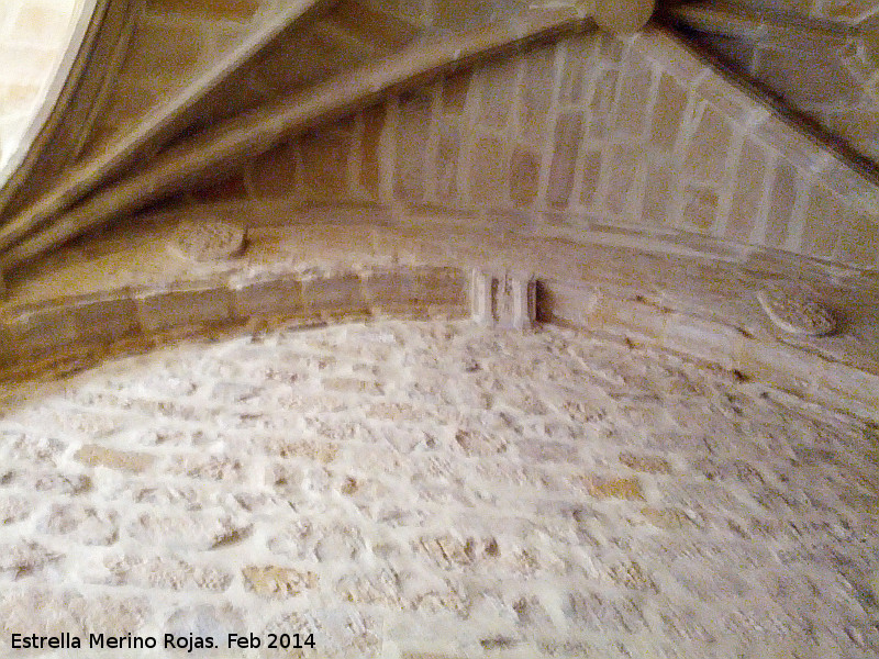 Colegiata de Santa María de los Reales Alcázares. Claustro - Colegiata de Santa María de los Reales Alcázares. Claustro. Capilla cegada