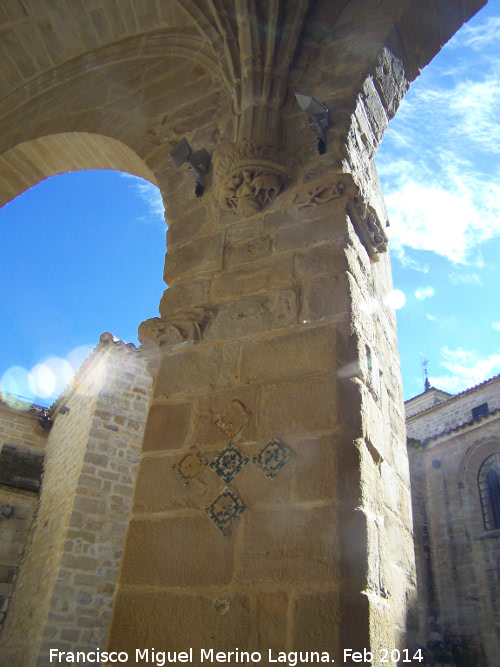 Colegiata de Santa María de los Reales Alcázares. Claustro - Colegiata de Santa María de los Reales Alcázares. Claustro. 