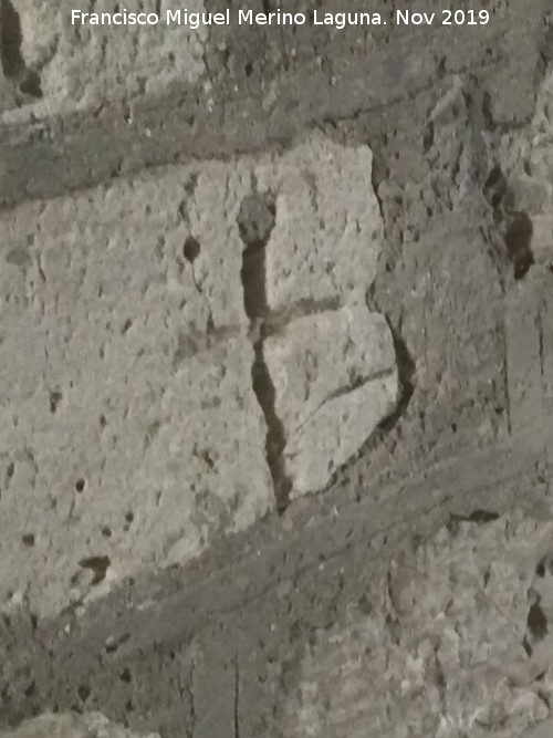 Iglesia de San Andr�s - Iglesia de San Andr�s. Cruz tallada en la fachada trasera