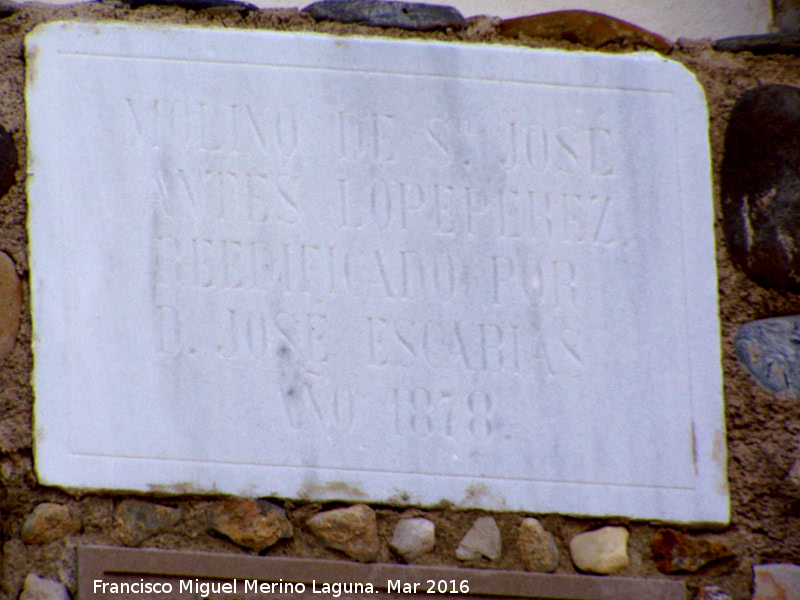 Molino Alto de Lope Pérez - Molino Alto de Lope Pérez. Placa y año