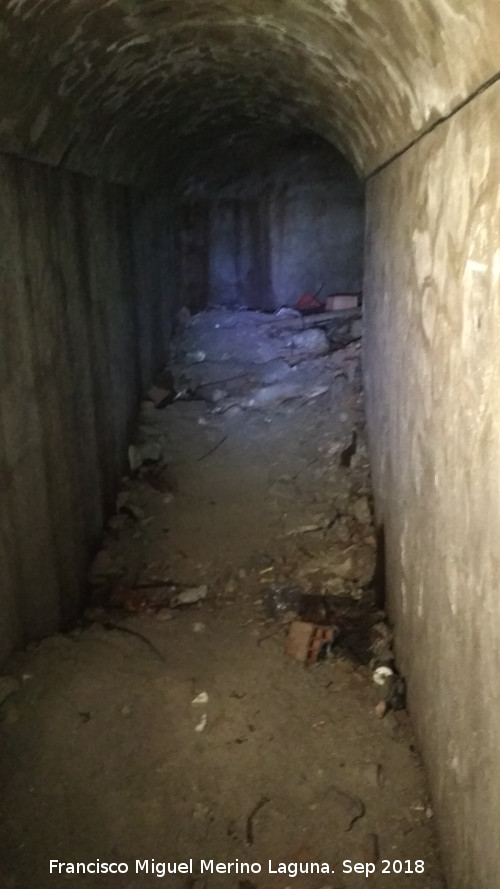 Refugio antiaéreo de la Escuela de Enfermería - Refugio antiaéreo de la Escuela de Enfermería. Pasillo cegado de tierra