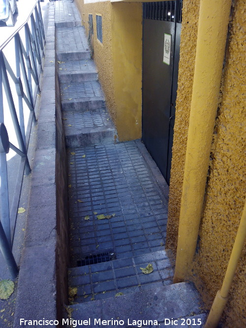 Curiosidades - Curiosidades. La cochera más inútil. Calle Huerta Baja - Jaén
