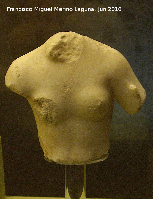 Villa romana del Cortijo de los Robles - Villa romana del Cortijo de los Robles. Torso de Venus en mármol. Siglo II d.C. Museo Provincial de Jaén