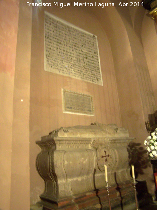 Iglesia de Santa María. Capilla de los Reinoso - Iglesia de Santa María. Capilla de los Reinoso. Tumba del presbítero Reinoso
