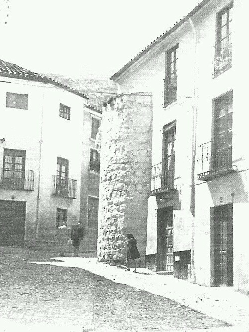 Muralla de Jaén. Puerta del Sol - Muralla de Jaén. Puerta del Sol. Torreón circular