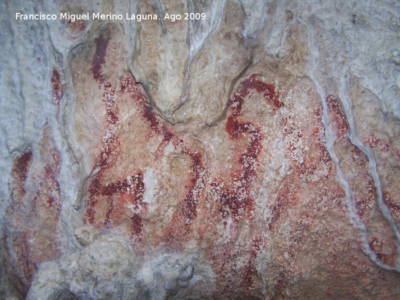 Pinturas rupestres del Poyo Bernabé Grupo V - Pinturas rupestres del Poyo Bernabé Grupo V. Siluetas de animales (cabras) mirando hacia la izquierda