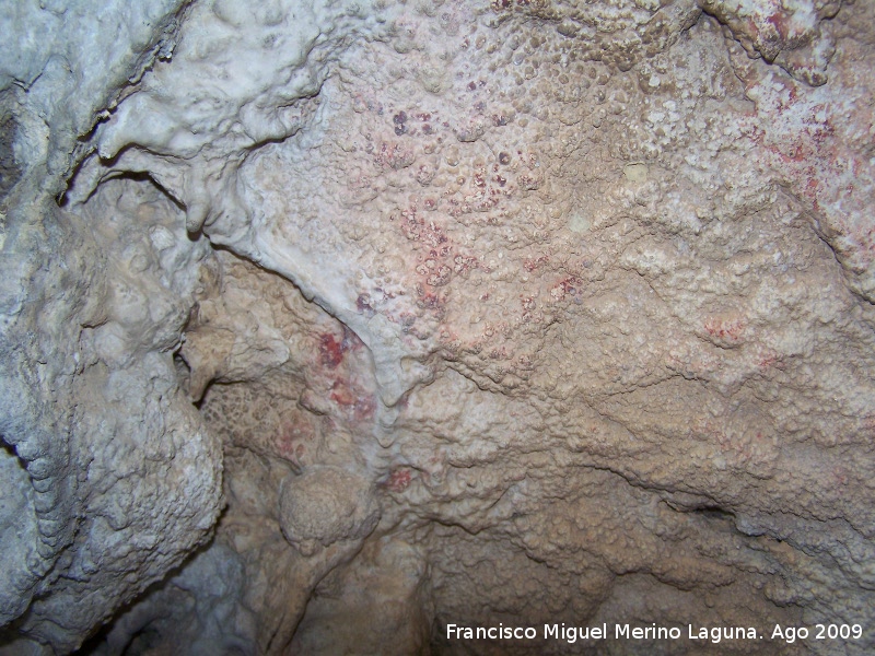Pinturas rupestres del Poyo Bernabé Grupo V - Pinturas rupestres del Poyo Bernabé Grupo V. Restos de pinturas del techo