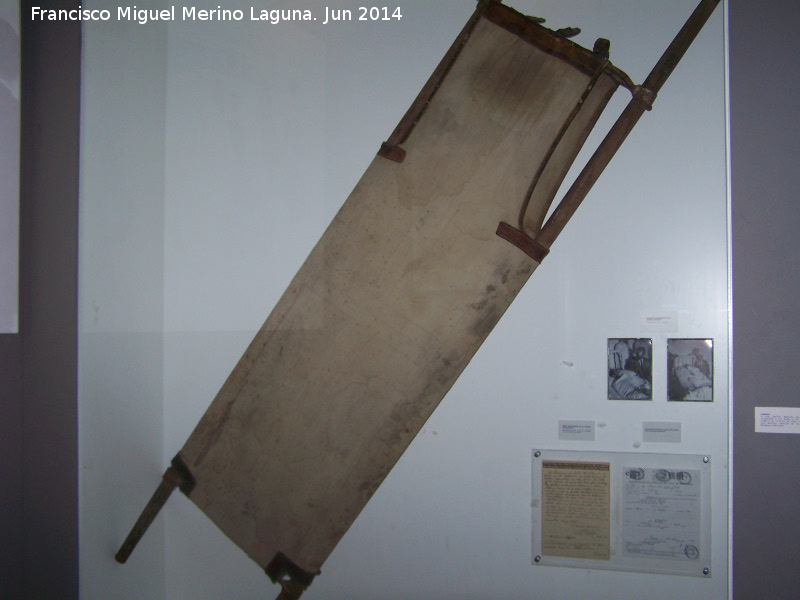 Museo del Hospital de los Marqueses de Linares - Museo del Hospital de los Marqueses de Linares. Camilla donde se transportó a Manolete hasta el hospital