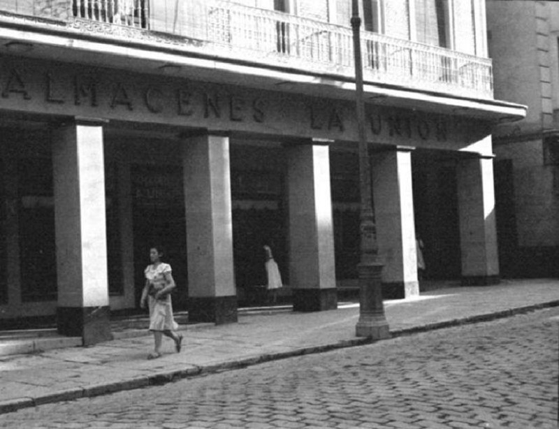 Edificio de la Calle Bernabé Soriano nº 20 - Edificio de la Calle Bernabé Soriano nº 20. Foto antigua. Almacenes la Unión