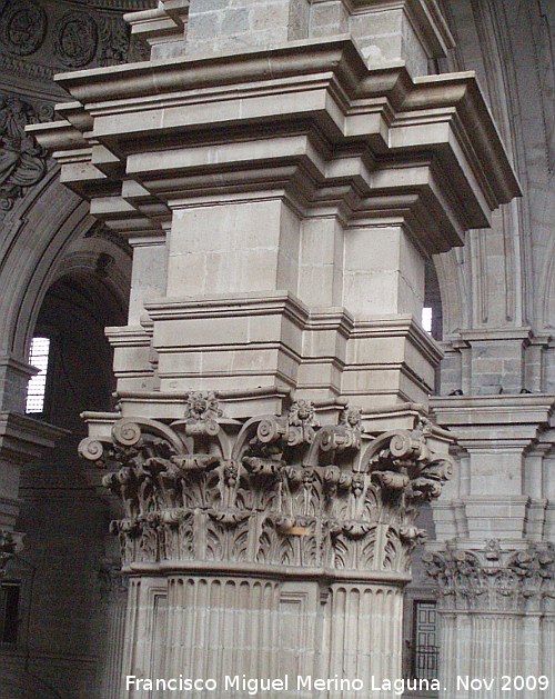 Catedral de Jan. Columnas - Catedral de Jan. Columnas. 
