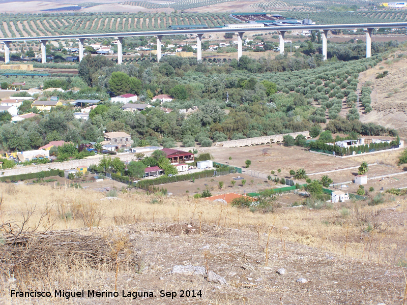 Viaducto del Río Guadalbullón - Viaducto del Río Guadalbullón. En primer término el Acueducto del Puente Tablas