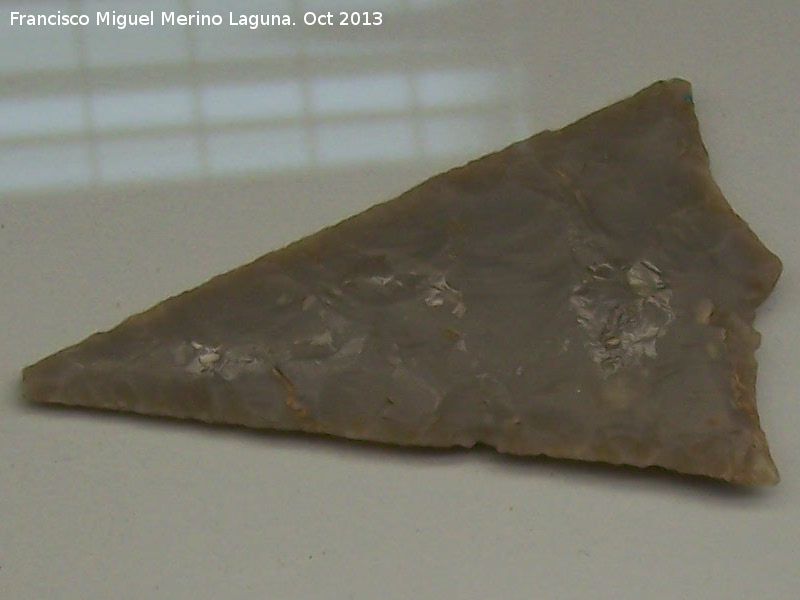 Historia de Jamilena - Historia de Jamilena. Punta de flecha de sílex de gran tamaño. Museo Colegio San Antonio de Padua - Martos