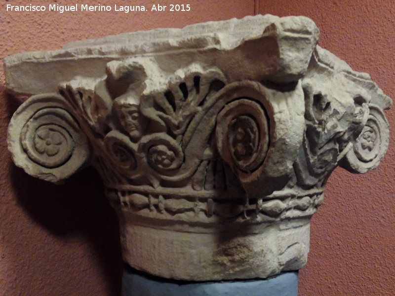 Cerro Alcalá - Cerro Alcalá. Capitel romano en caliza. Museo Arqueológico Provincial de Jaén