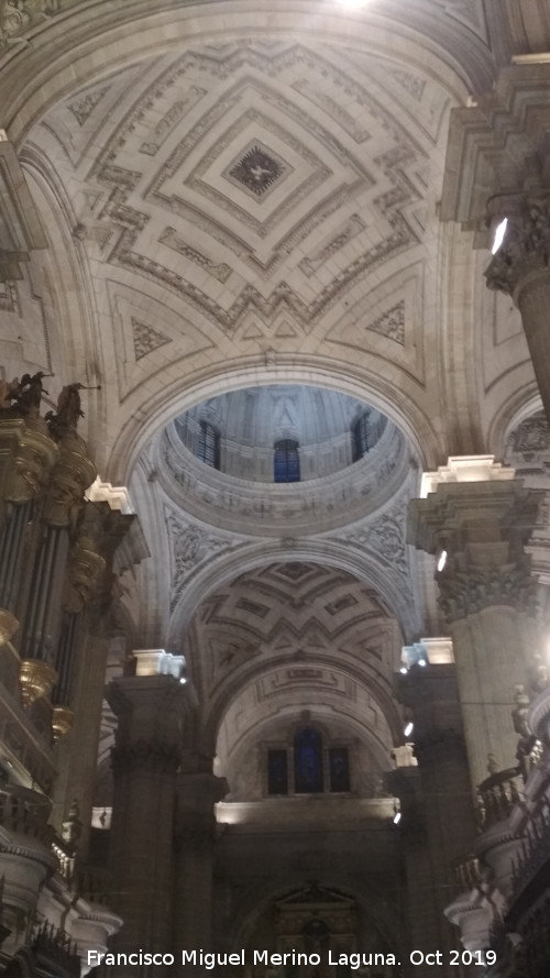 Catedral de Jan. Nave Central - Catedral de Jan. Nave Central. 