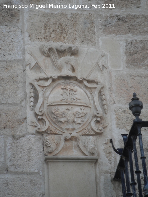 Casa Solariega de Mejía Carrillo - Casa Solariega de Mejía Carrillo. Escudo izquierdo