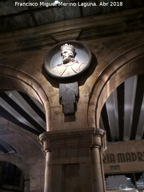 Plaza Mayor - Plaza Mayor. Medallón de Alfonso XI