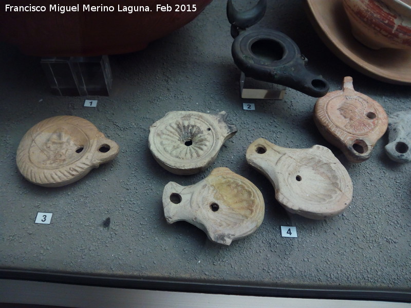 Cástulo - Cástulo. Lucernas. Museo Arqueológico de Linares