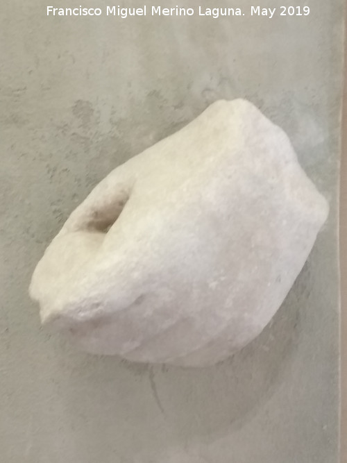 Cástulo - Cástulo. Mano de togado. Mármol. Siglos I-II d.C. Museo Arqueológico de Linares