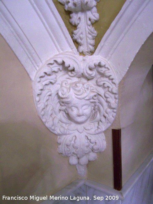 Santuario de Linarejos - Santuario de Linarejos. Ángel de la cúpula de las escaleras
