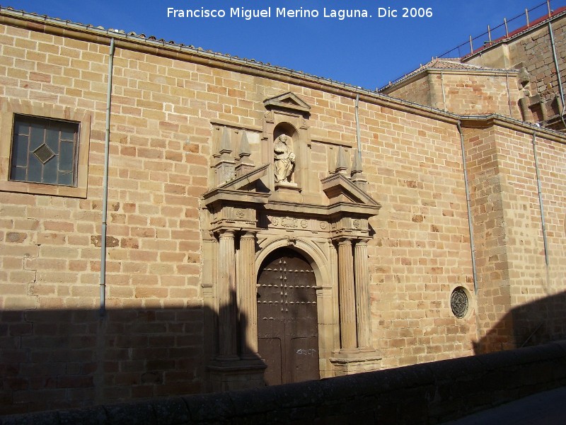 Basílica de Santa María la Mayor - Basílica de Santa María la Mayor. Portada de San Pedro
