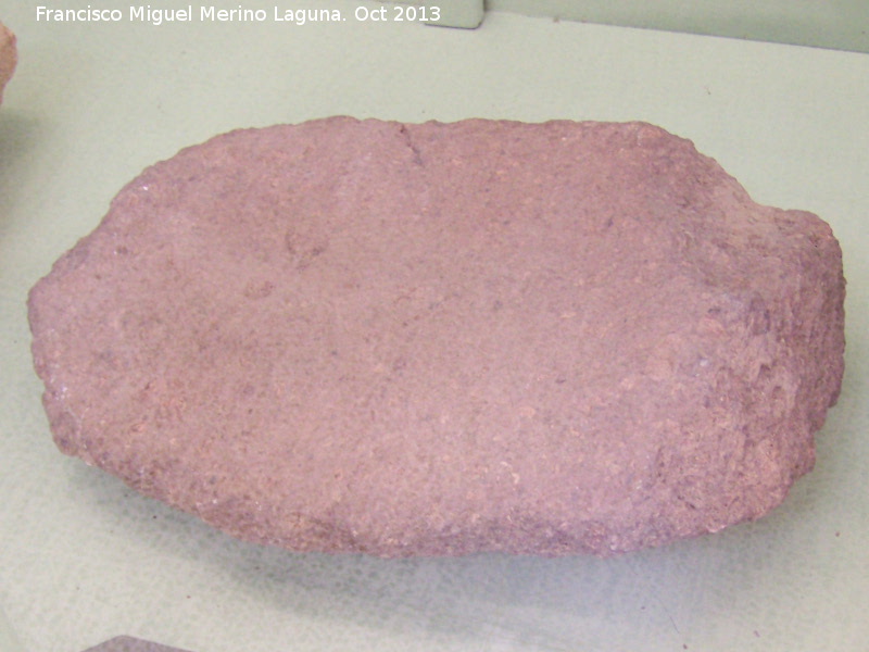 Castro de la Magdalena - Castro de la Magdalena. Molino de mano prehistórico. Museo Colegio San Antonio de Padua - Martos