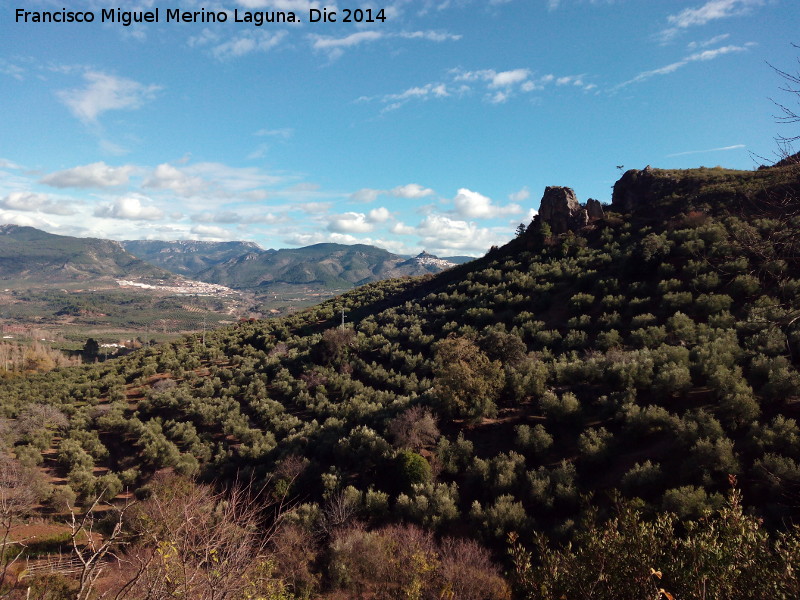 Cerro del Pavo - Cerro del Pavo. Orcera a la izquierda y los peascos del Cerro del Pavo a la derecha