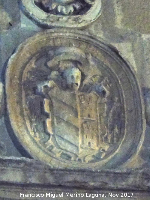 Iglesia de San Pedro Apóstol - Iglesia de San Pedro Apóstol. Escudo