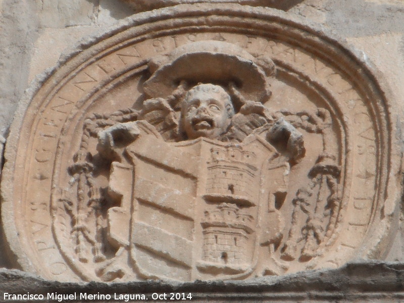 Iglesia de San Pedro Apóstol - Iglesia de San Pedro Apóstol. Escudo