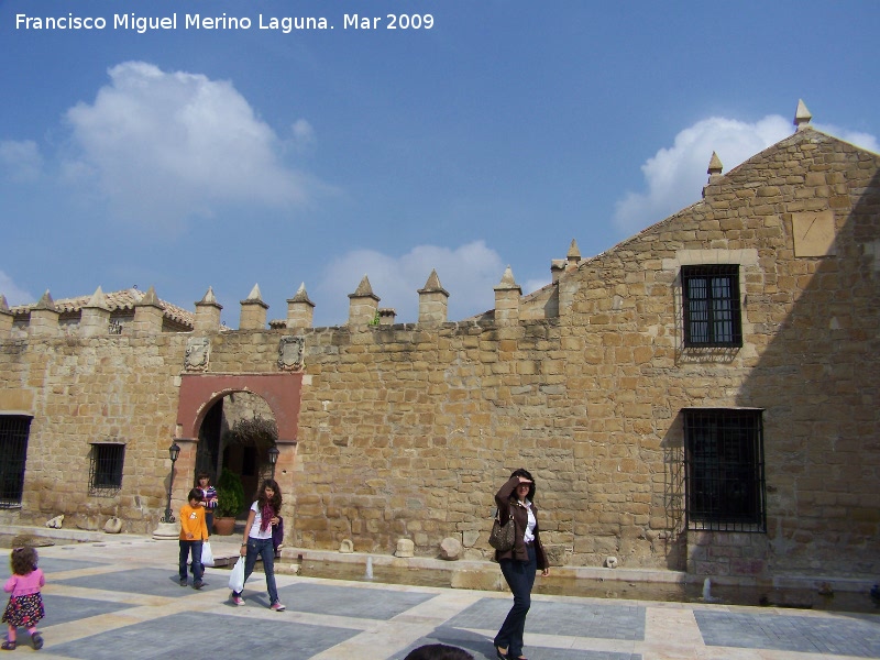 Palacio de los Señores De La Chica - Palacio de los Señores De La Chica. Portada Sur