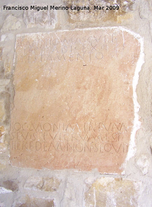 Cerro Maquiz - Cerro Maquiz. Inscripción romana embutida en un muro del patio del Palacio