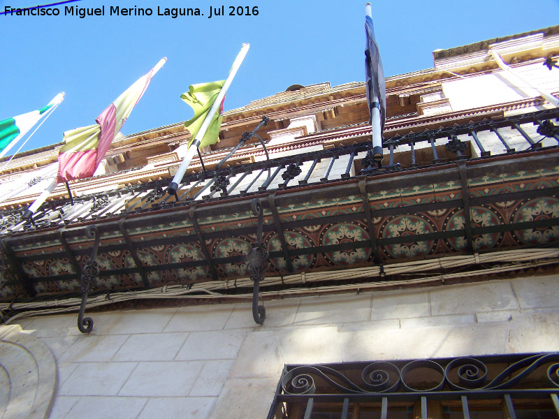 Ayuntamiento de Navas de San Juan - Ayuntamiento de Navas de San Juan. Baldosas del balcón