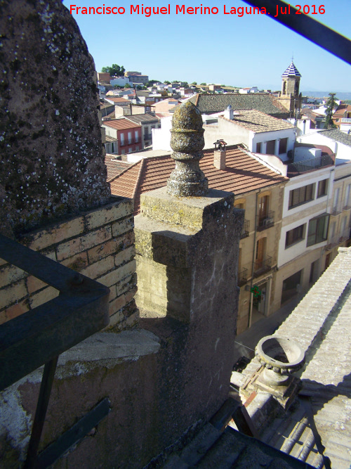 Ayuntamiento de Navas de San Juan - Ayuntamiento de Navas de San Juan. Pináculo y jarrón