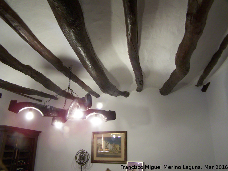 Casera de la Misa - Casera de la Misa. Viguera de troncos