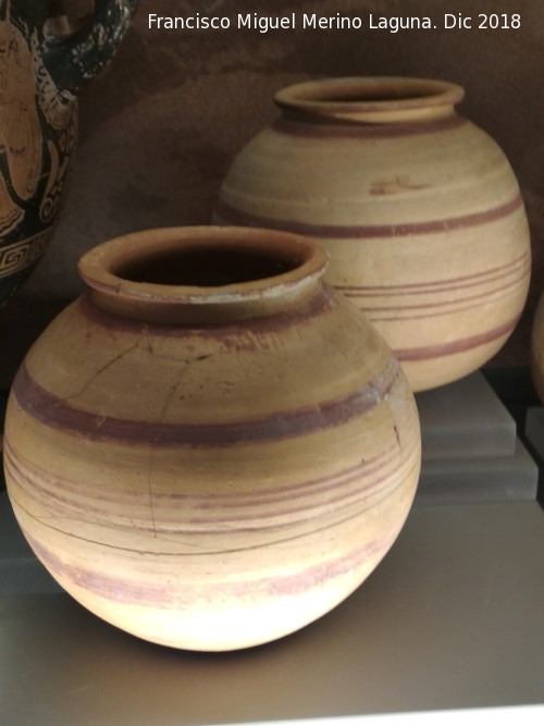 Cámara Sepulcral de Toya - Cámara Sepulcral de Toya. Urnas globulares siglo IV a.C. Museo Ibero