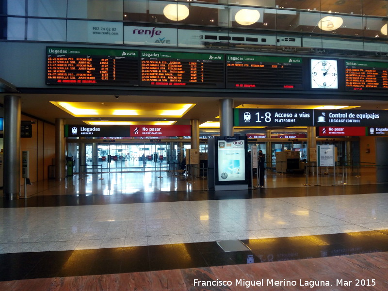 Estación María Zambrano - Estación María Zambrano. Interior