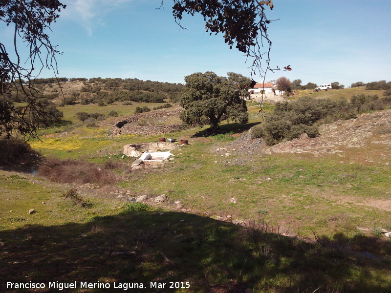 Corral de La Cándila - Corral de La Cándila. El cortijo, el corral y el lavadero