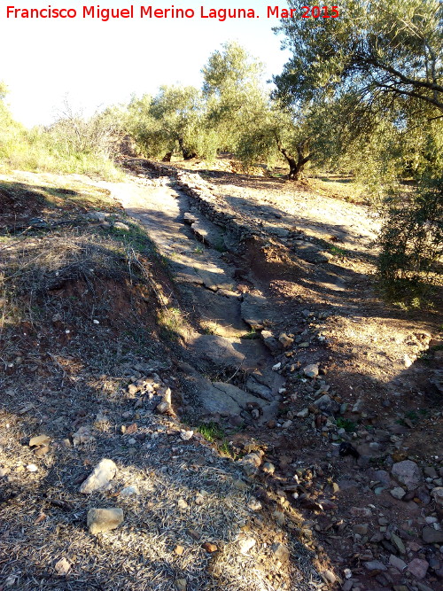 Cortijo del Malagueño - Cortijo del Malagueño. Arroyo canalizado