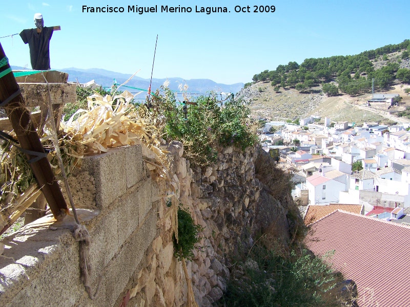 Castillo de las Peuelas - Castillo de las Peuelas. Muros de la parte alta del castillo