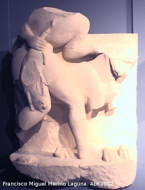 Cerrillo Blanco - Cerrillo Blanco. Altorelieve de cazador con liebre y mastín. Museo provincial
