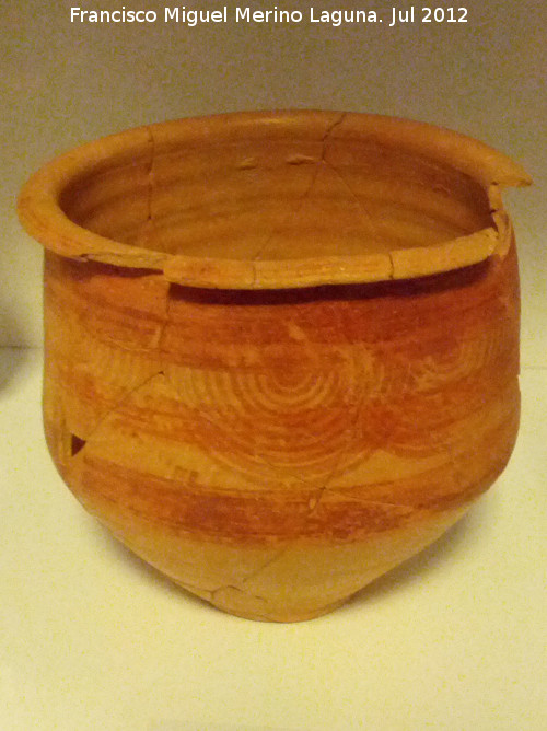 Cerrillo Blanco - Cerrillo Blanco. Urna cineraria de tumba en cista. Ibérico pleno 400-300 a.C.